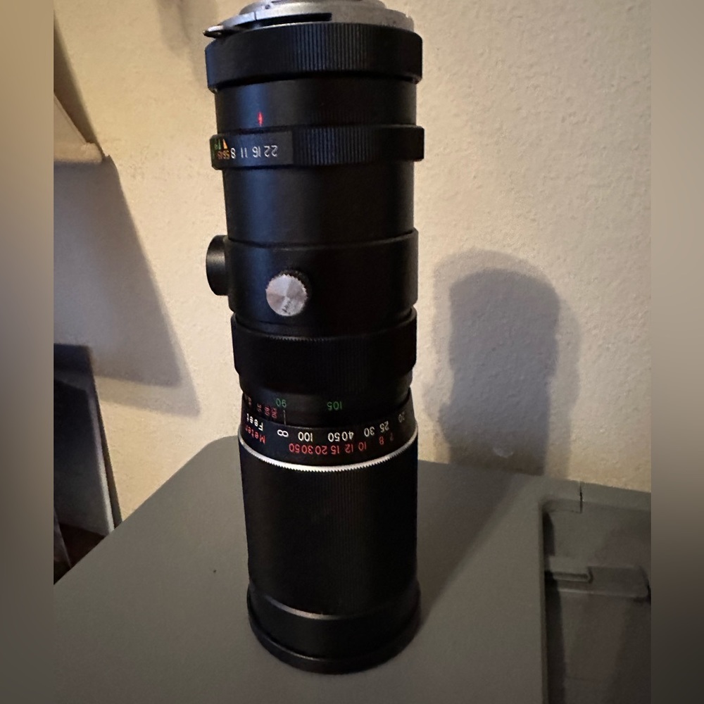 Vivitar Tele Zoom f/4.5
90 - 230mm Camera